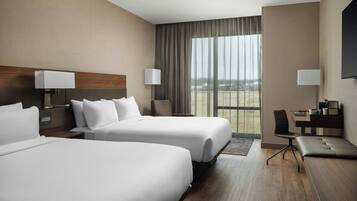 1 quarto, escrivaninha, ferros/tábuas de passar roupa, berços grátis