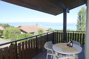 Outdoor dining - Chalet LES LAUX  (Maxilly-sur-Léman)
