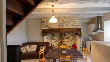 Televisie en een open haard