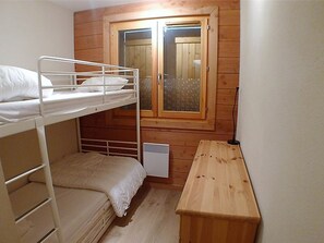 2 bedrooms