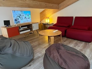 TV - Modern Duplex in Center with Balcony, 6 Pers. (Samoëns)