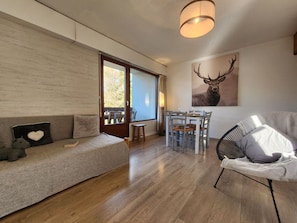 TV - Bright apartment, mountain view - 4 guests (Samoëns)