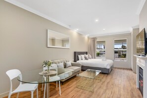 Soundproofing, free WiFi, bed sheets - Aloha Central Luxury Accommodation (Naracoorte)