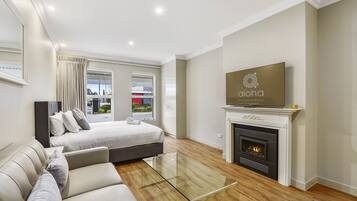 Soundproofing, free WiFi, bed sheets