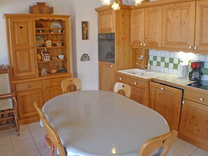 Fridge, microwave, dishwasher - Spacious 3-room apartment with balcony and garage in Samoëns (Samoëns)