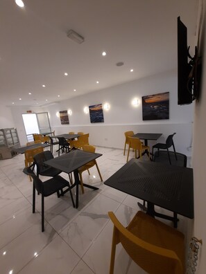 Frokostbuffé hver dag (EUR 8 per person)