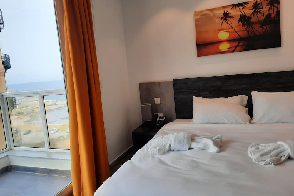 Shoreline Hotel