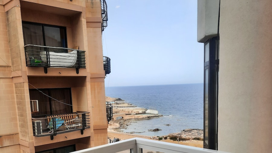 Shoreline Hotel