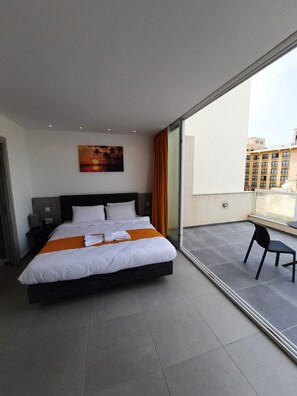 Superior Double or Twin Room, Balcony, Sea View | In-room safe, desk, laptop workspace, iron/ironing board - Shoreline Hotel (St. Julian's)