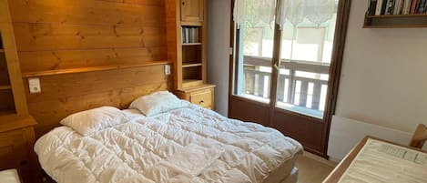 2 室のベッドルーム、WiFi (無料)