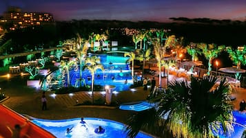 Piscina interna, piscina externa sazonal