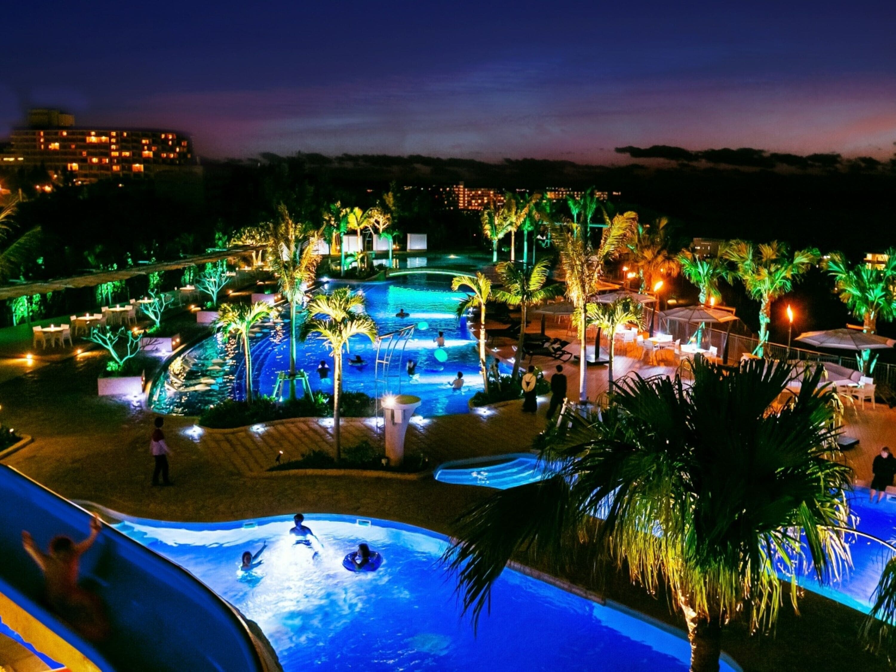 Piscina interna, piscina externa sazonal