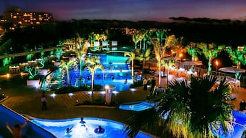 Piscina interna, piscina externa sazonal