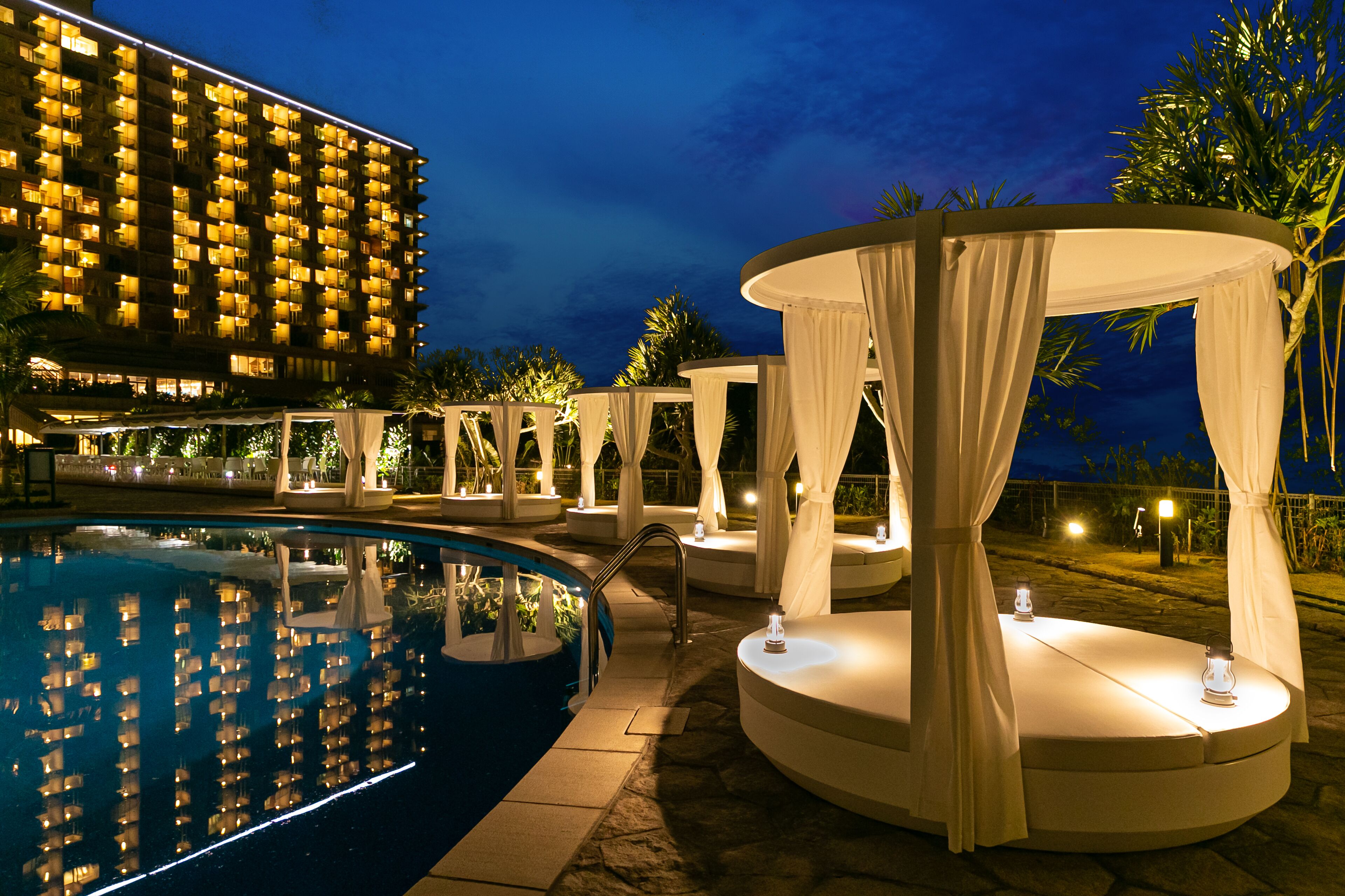 Indoor pool, seasonal outdoor pool