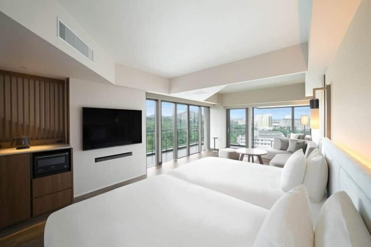1 bedroom, in-room safe, desk, blackout curtains