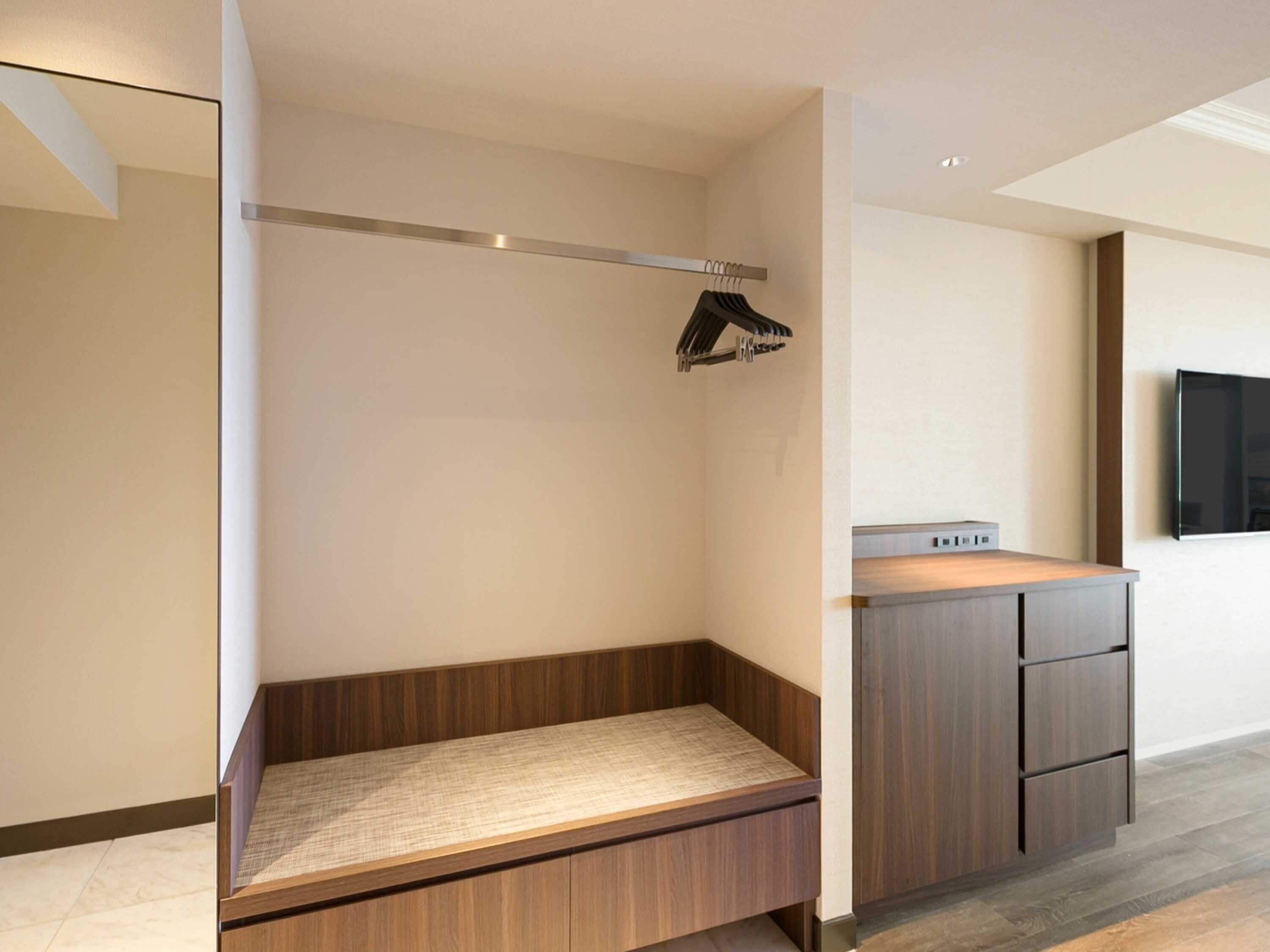 1 bedroom, in-room safe, desk, blackout curtains