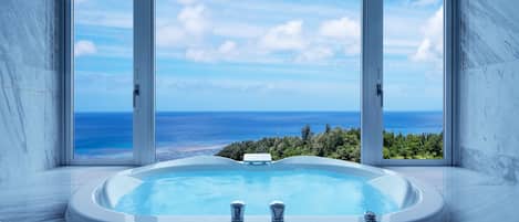 Separate tub and shower, deep soaking tub, rainfall showerhead