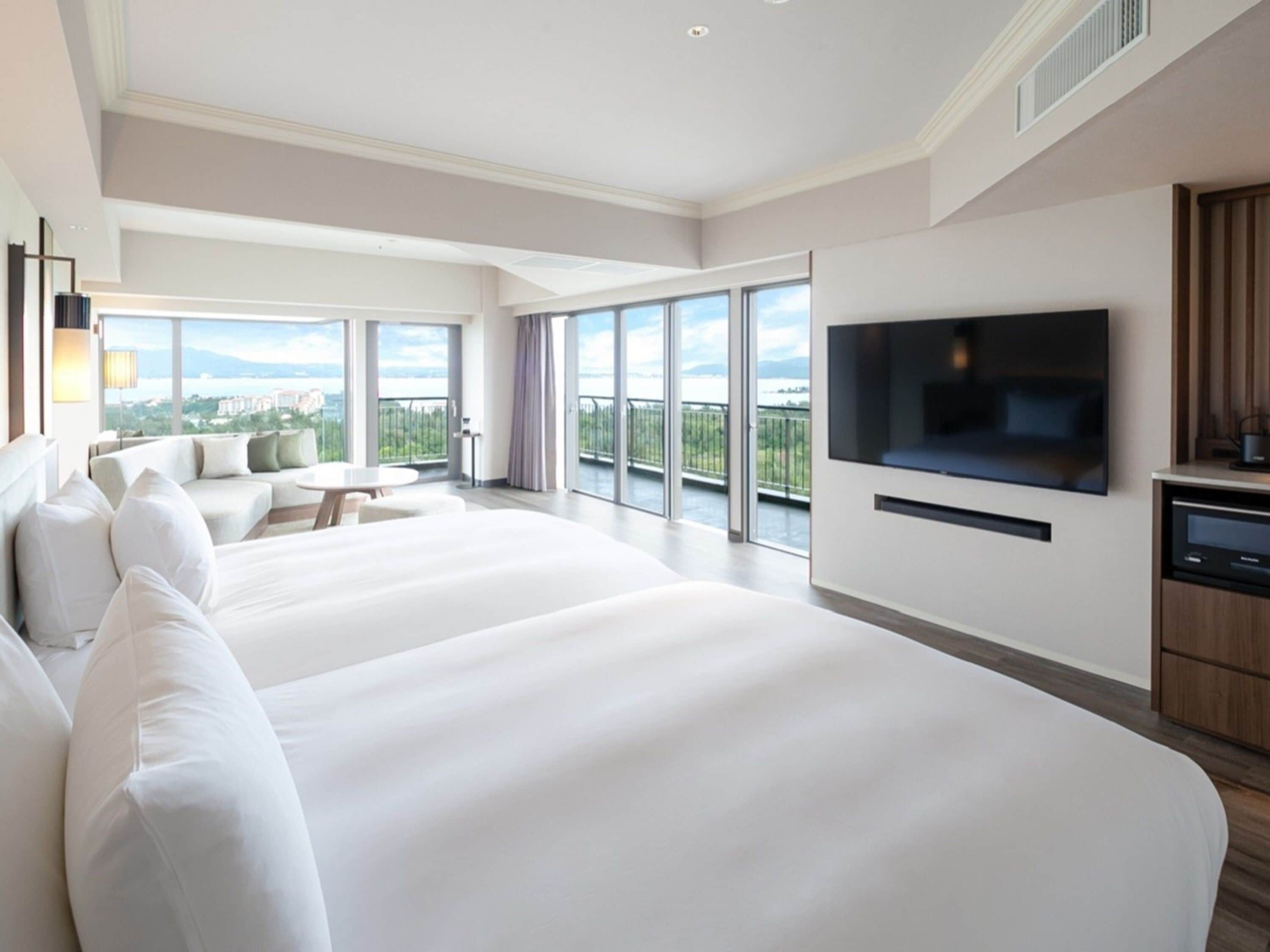 俱乐部客房, 无烟房, 转角 (8-13F / 64.9 Sqm) | 客房内保险箱、办公桌、遮光窗帘、免费 WiFi