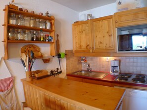 Réfrigérateur, micro-ondes, lave-vaisselle