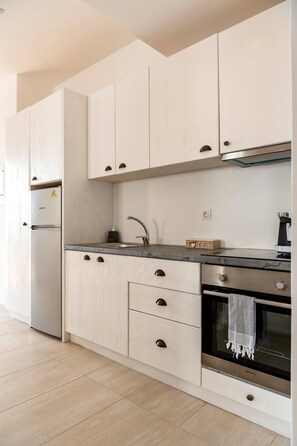 Fridge, coffee/tea maker, electric kettle, high chair