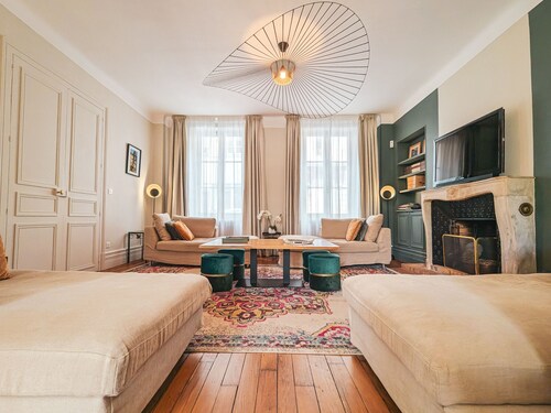 Maison de maître avec jardin, spa et parking au cœur de Châteauroux