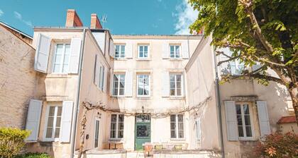 Maison de maĂźtre avec jardin, spa et parking au cĆur de ChĂąteauroux