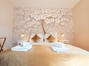 8 bedrooms, free WiFi, bed sheets