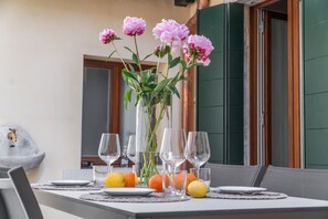Outdoor dining - San Giacomo dall'Orio Garden Apartment R&R (Venecia)