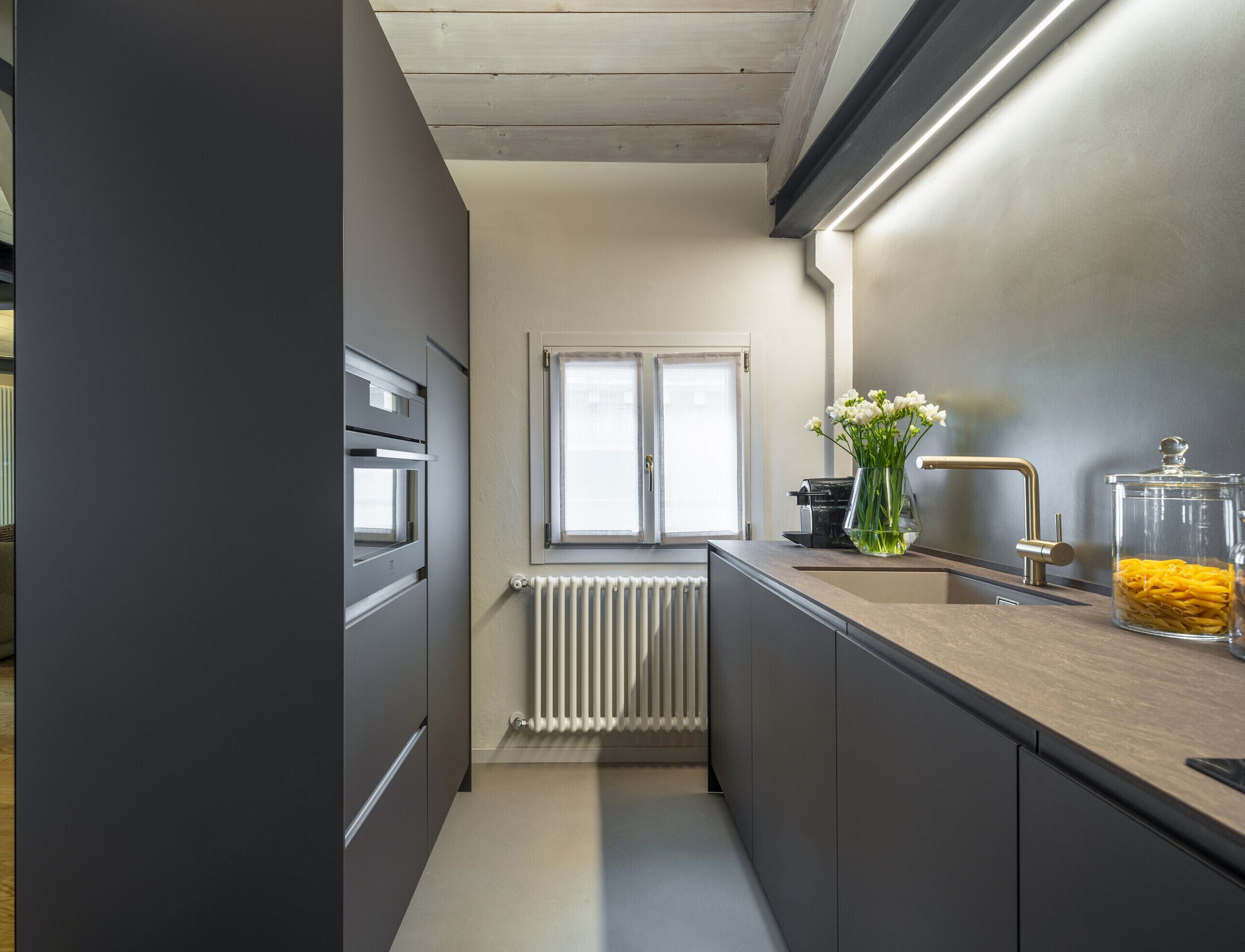 Kühlschrank, Mikrowelle, Ofen, Geschirrspüler