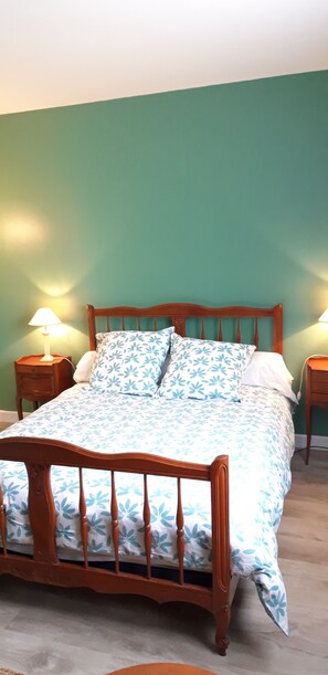 4 bedrooms, iron/ironing board, travel crib, free WiFi