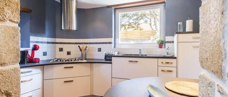 Réfrigérateur, micro-ondes, lave-vaisselle