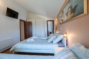 3 Schlafzimmer, Zimmersafe, Bügeleisen/Bügelbrett, Reisekinderbett