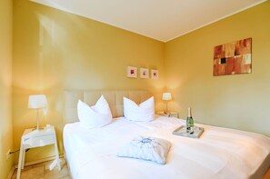 2 Schlafzimmer, Reisekinderbett