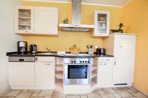 Kühlschrank, Ofen, Herdplatte, Geschirrspüler