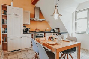 Kühlschrank, Ofen, Herdplatte, Geschirrspüler