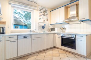 Fridge, microwave, oven, stovetop - Ferienwohnung Glückspilz im Ostseebad Prerow (Ostseebad Perow)