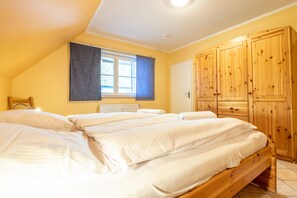 3 Schlafzimmer, Schreibtisch, Reisekinderbett, kostenloses WLAN