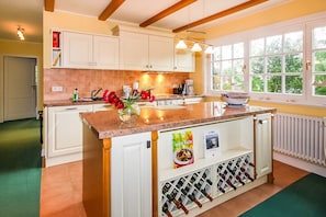 KĂŒhlschrank, Mikrowelle, Ofen, Herdplatte