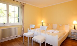 1 habitación, tabla de planchar con plancha, wifi gratis y ropa de cama 