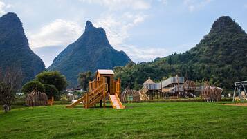 المنشأة من الخارج