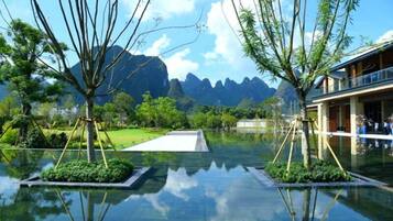 المنشأة من الخارج