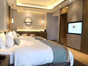 In-room safe, desk, blackout curtains, iron/ironing board - Leisure Tourism Resort Narada Guilin (Guilin)