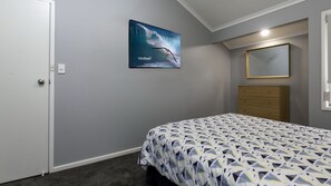 3 bedrooms, iron/ironing board, free WiFi