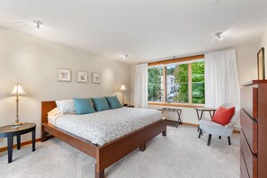 3 makuuhuonetta, silitysrauta/-lauta, ilmainen Wi-Fi, vuodevaatteet