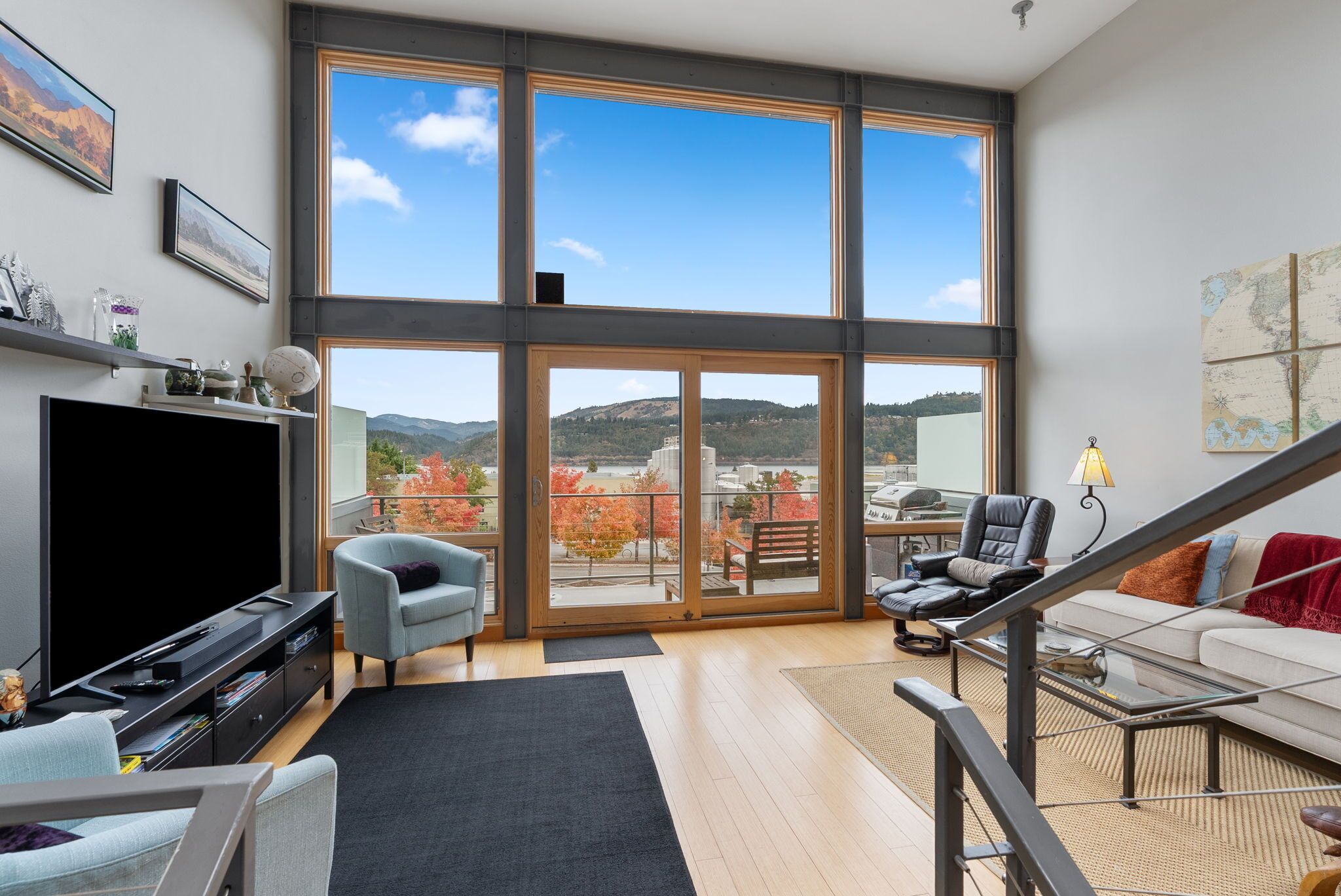 Lovely Views From This Beautiful Modern Townhome In Dt Hood River!! - Hood River, OR