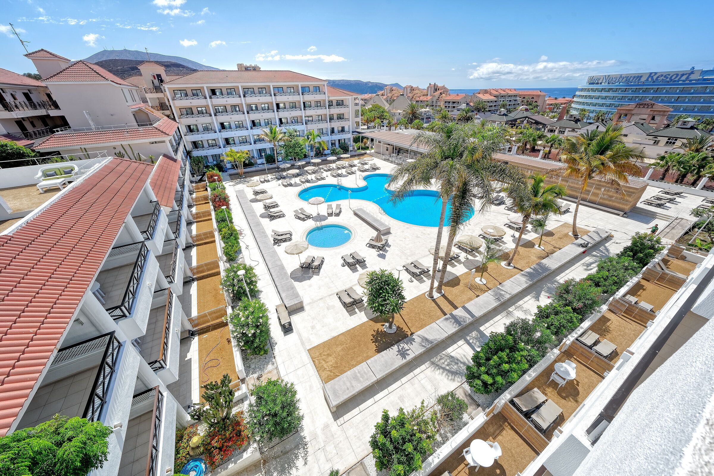 2 outdoor pools, sun loungers