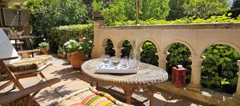 Aix center, nice apartmentT2 1 bedroom, terrace overlooking garden Air conditioned parking 