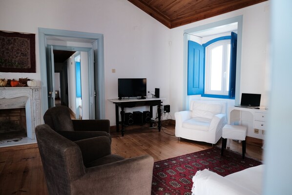 Classic Apartment, 2 Bedrooms, Kitchen | Living area