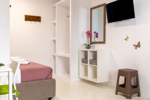 1 habitación, tabla de planchar con plancha, wifi gratis y ropa de cama 