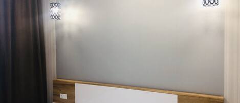 1 室のベッドルーム、WiFi